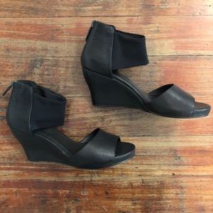 NWT Eileen Fisher Black leather wedges.